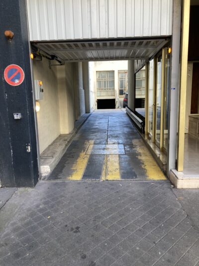 Paris 15 : garage fermé sécurisé, idéal motos, scooters