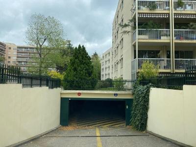 Garage box situé cours Albert Thomas Lyon 3